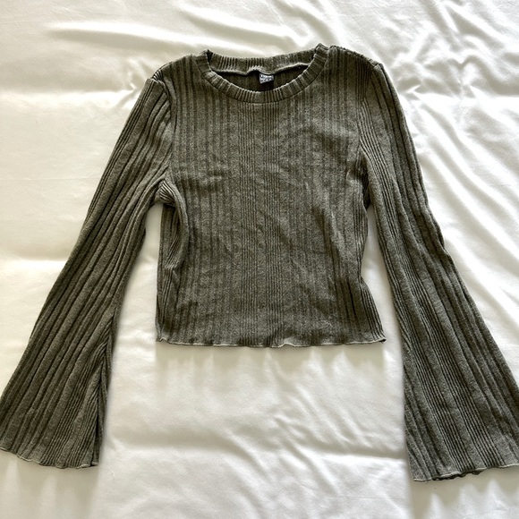 Olive green long flare sleeve crop top - Picture 1 of 2